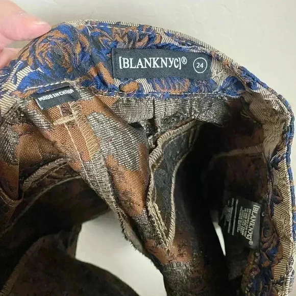 BLANKNYC Floral Pleated Brocade Shorts Size 24 - Picture 8 of 11